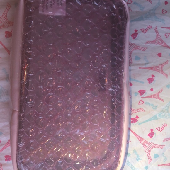 PINK COCONUT OIL BODY CARE GIFT SET - Picture 3 of 7